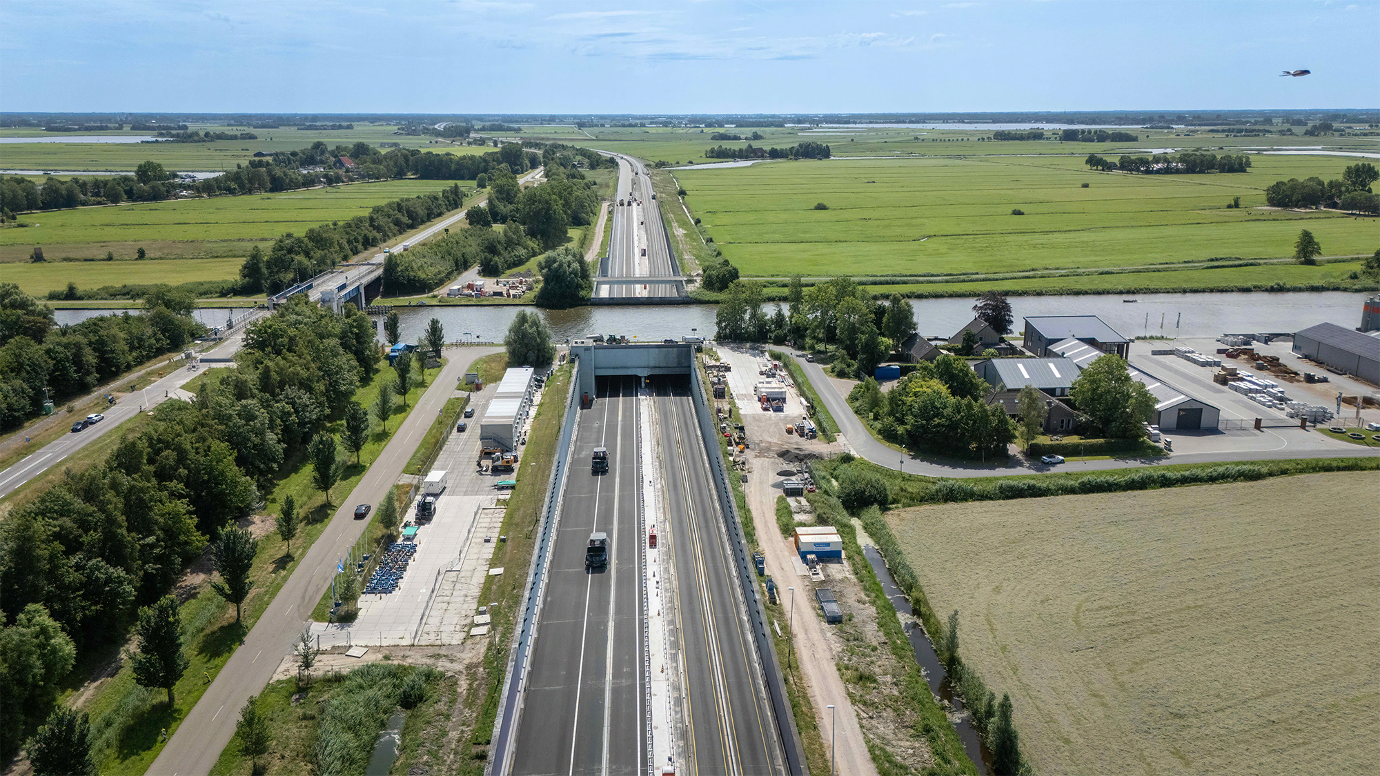 Rijkswaterstaat opening PM tunnel in de A7 Jongens van de Jong