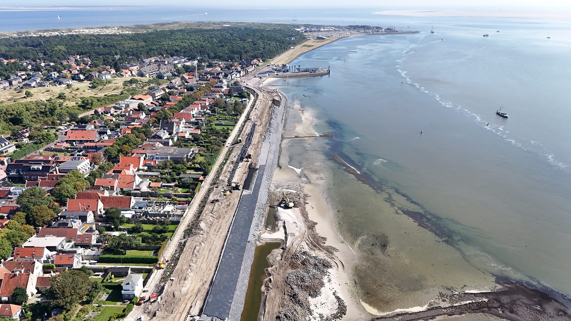 Droneview Jongens van de Jong voor bouwproject Vlieland voor Boskalis